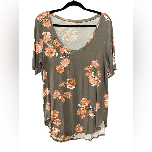 Maurices Sage Floral Tunic NWOT - Picture 2 of 3